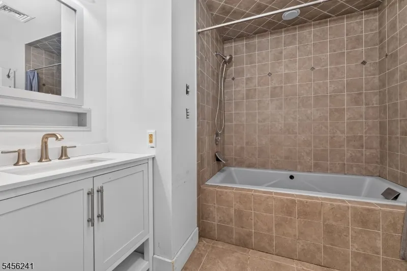 8 Meadowlark Way East Amwell, NJ 08551