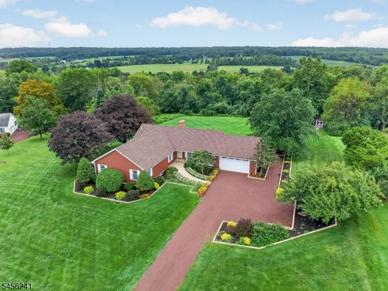 8 Meadowlark Way East Amwell, NJ 08551