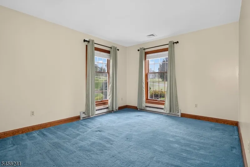 8 Meadowlark Way East Amwell, NJ 08551