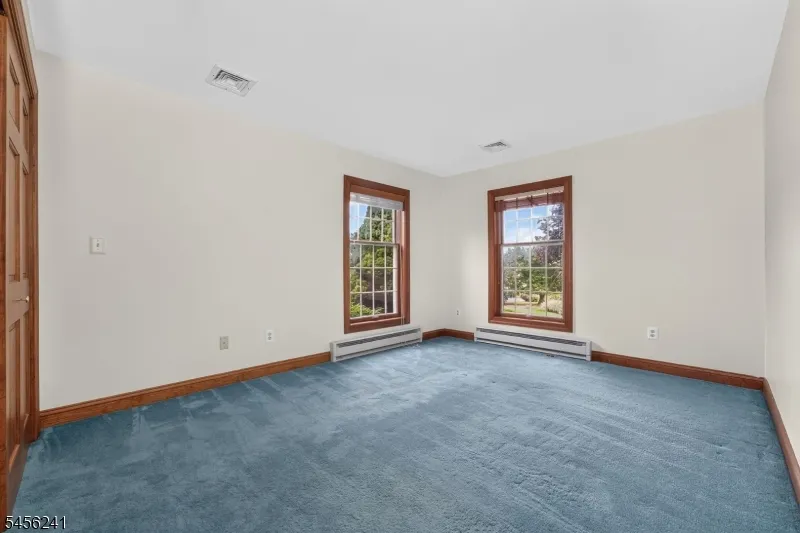 8 Meadowlark Way East Amwell, NJ 08551