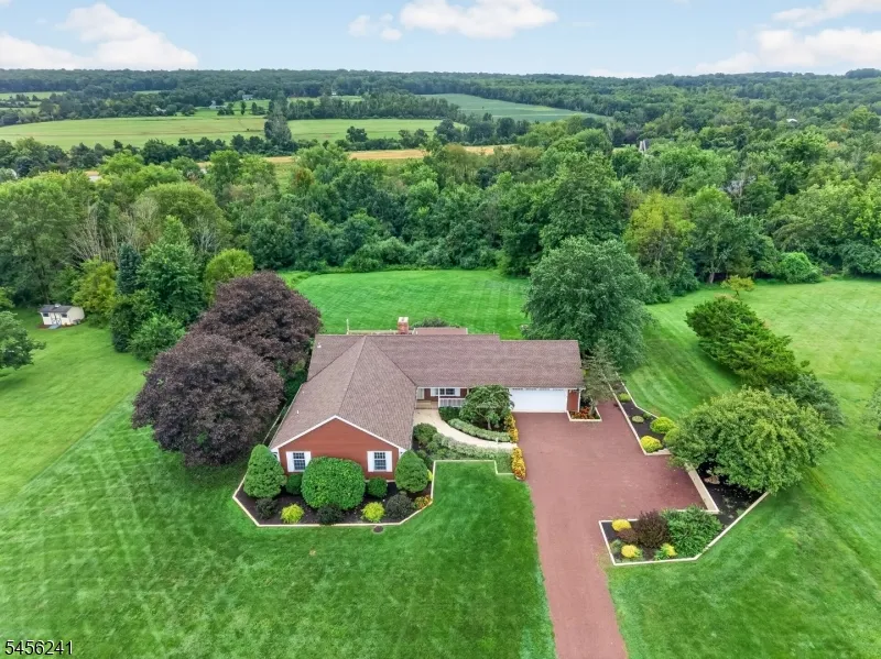 8 Meadowlark Way East Amwell, NJ 08551