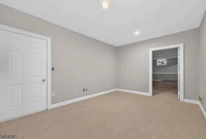 8 Meadowlark Way East Amwell, NJ 08551