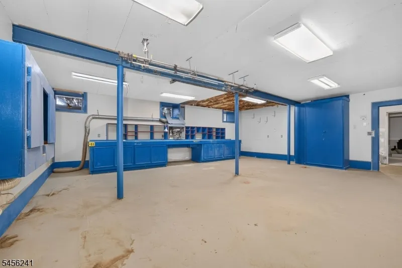 8 Meadowlark Way East Amwell, NJ 08551