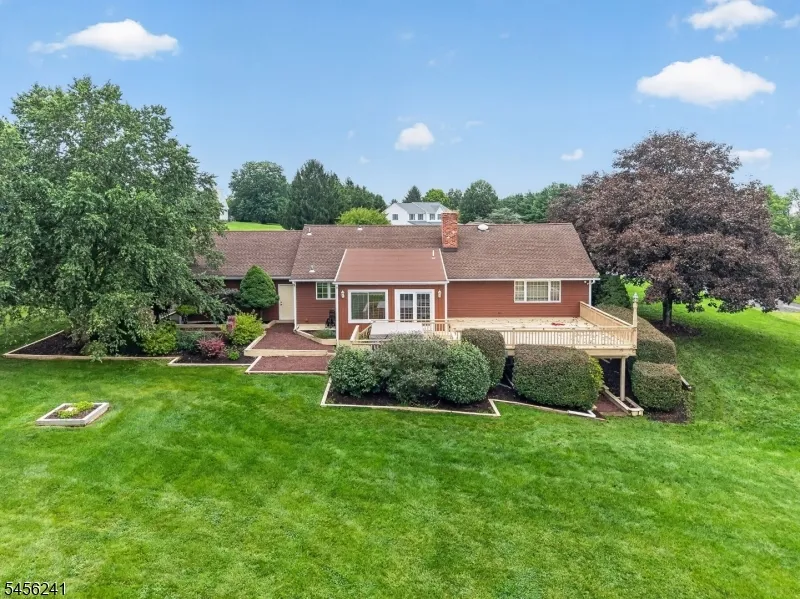8 Meadowlark Way East Amwell, NJ 08551