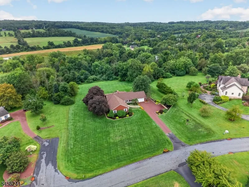 8 Meadowlark Way East Amwell, NJ 08551