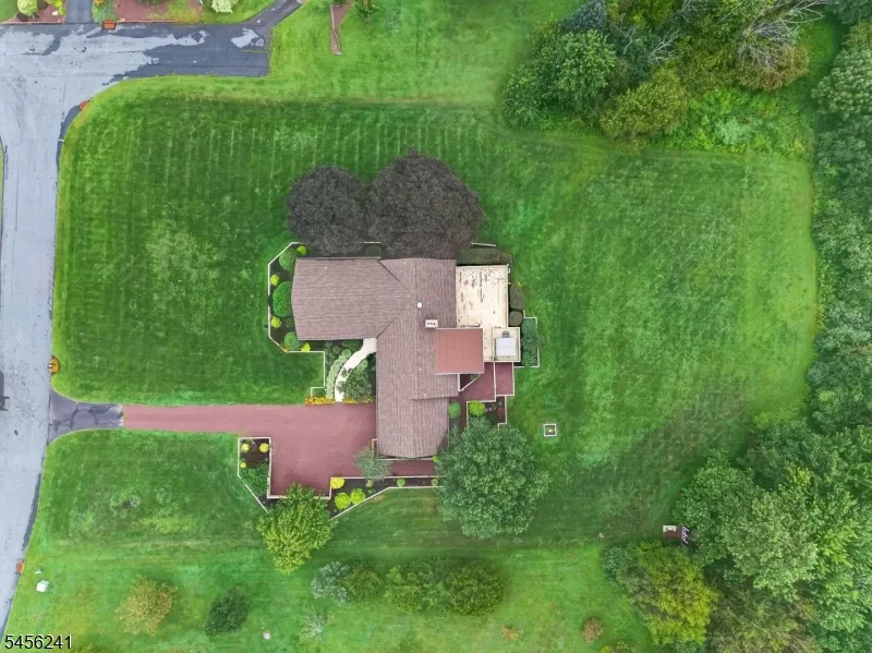 8 Meadowlark Way East Amwell, NJ 08551