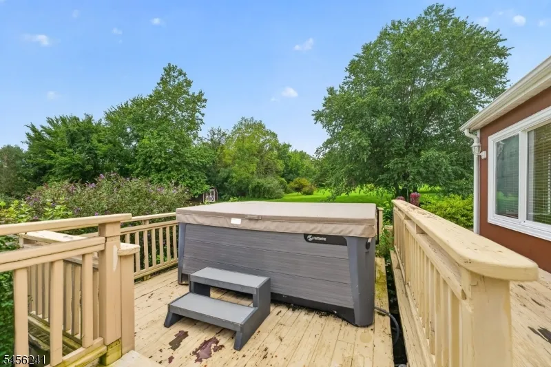 8 Meadowlark Way East Amwell, NJ 08551