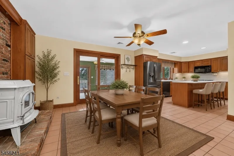 8 Meadowlark Way East Amwell, NJ 08551