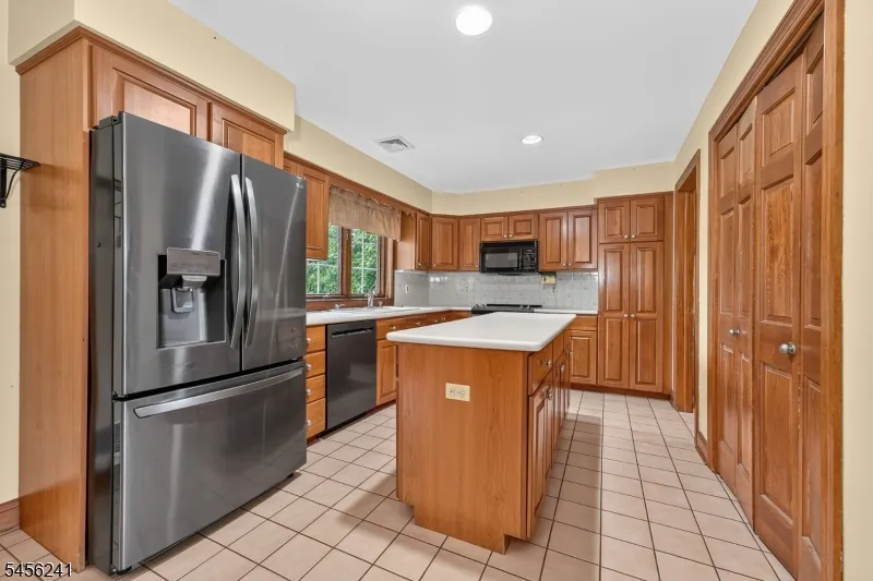 8 Meadowlark Way East Amwell, NJ 08551