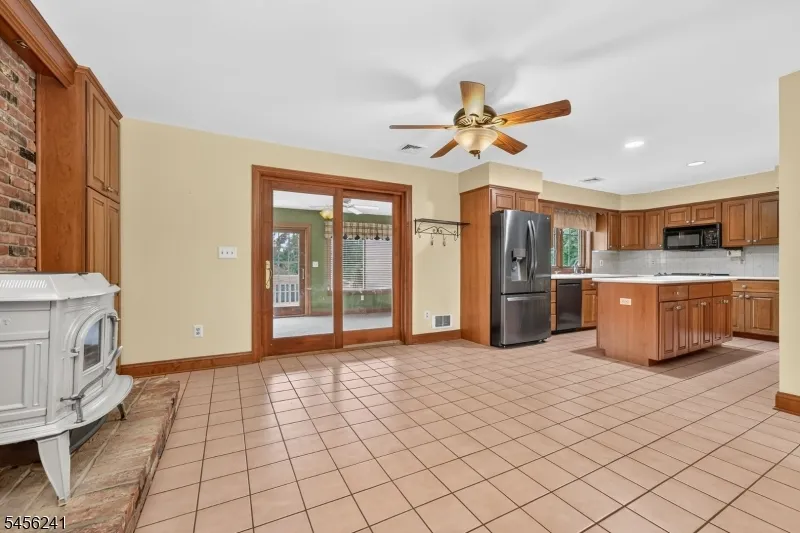 8 Meadowlark Way East Amwell, NJ 08551