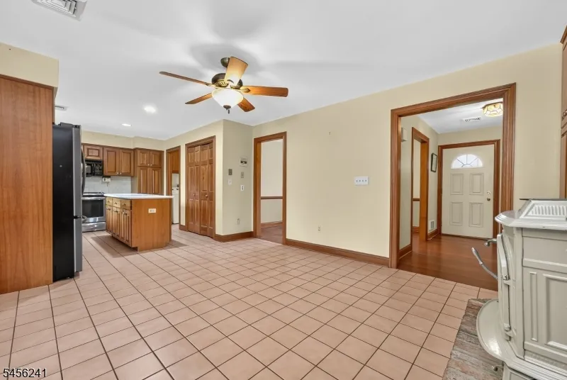 8 Meadowlark Way East Amwell, NJ 08551