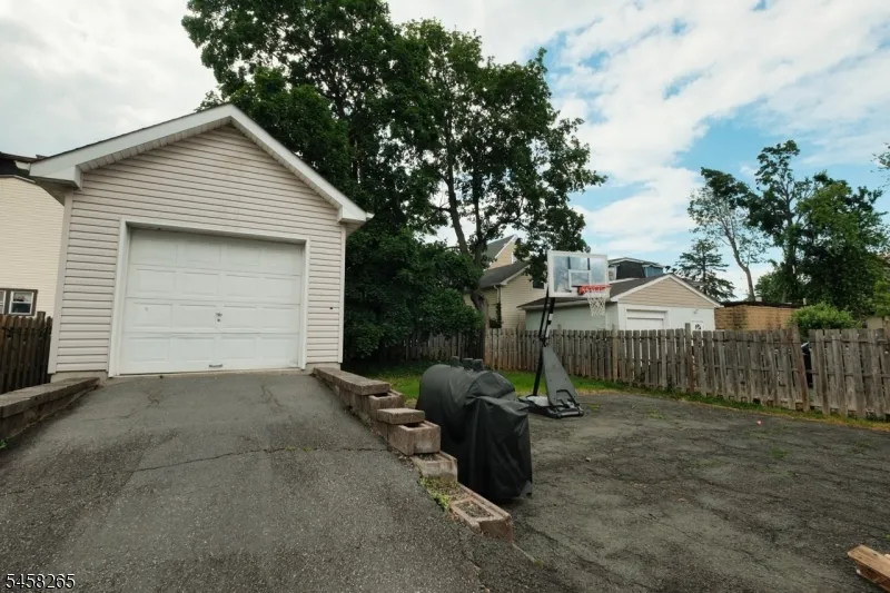 431 E 7Th St Plainfield City, NJ 07060