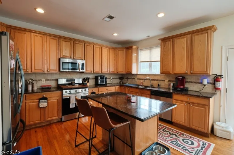 431 E 7Th St Plainfield City, NJ 07060