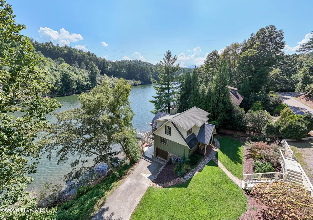 323 Cross Creek Road Robbinsville, NC 28771