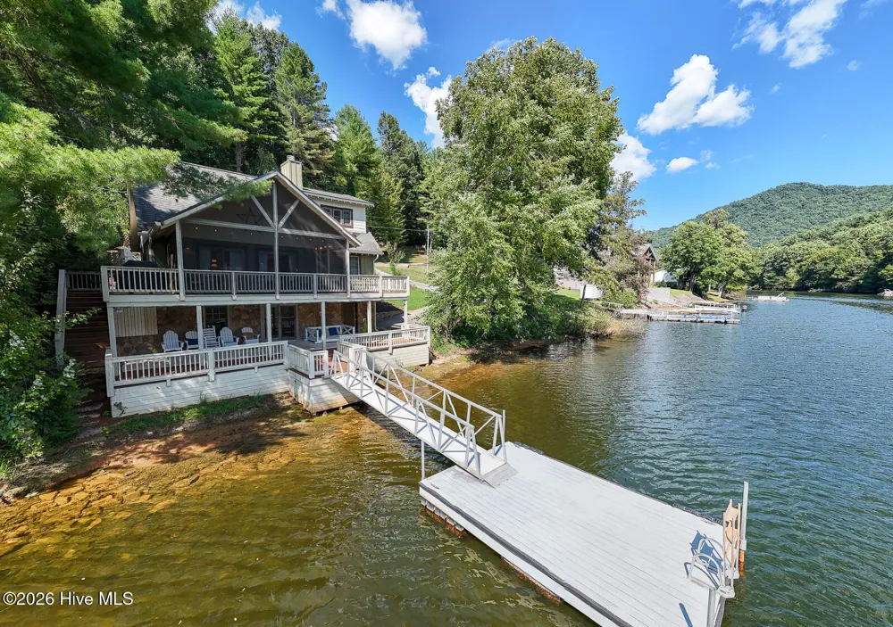 323 Cross Creek Road Robbinsville, NC 28771