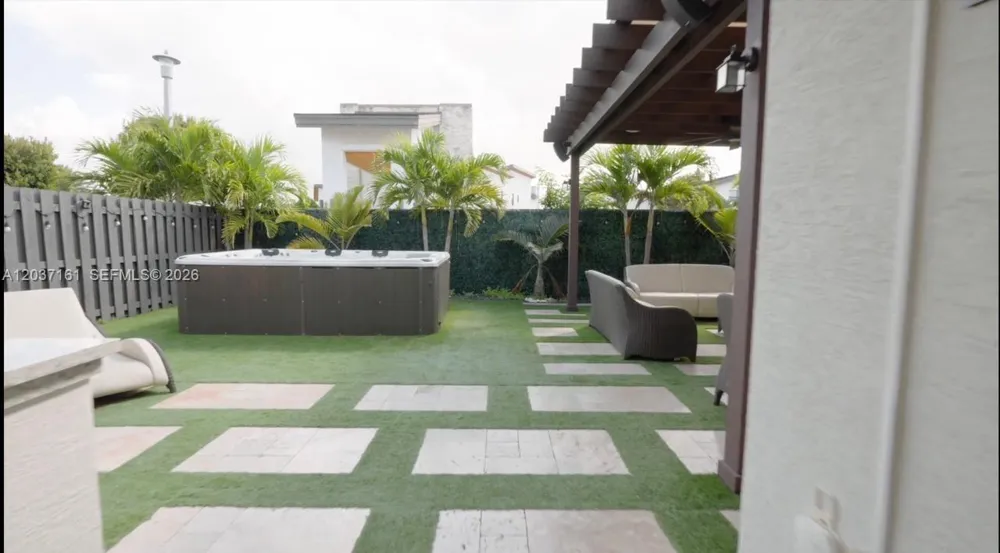 7661 NW 103rd Ct Doral, FL 33178
