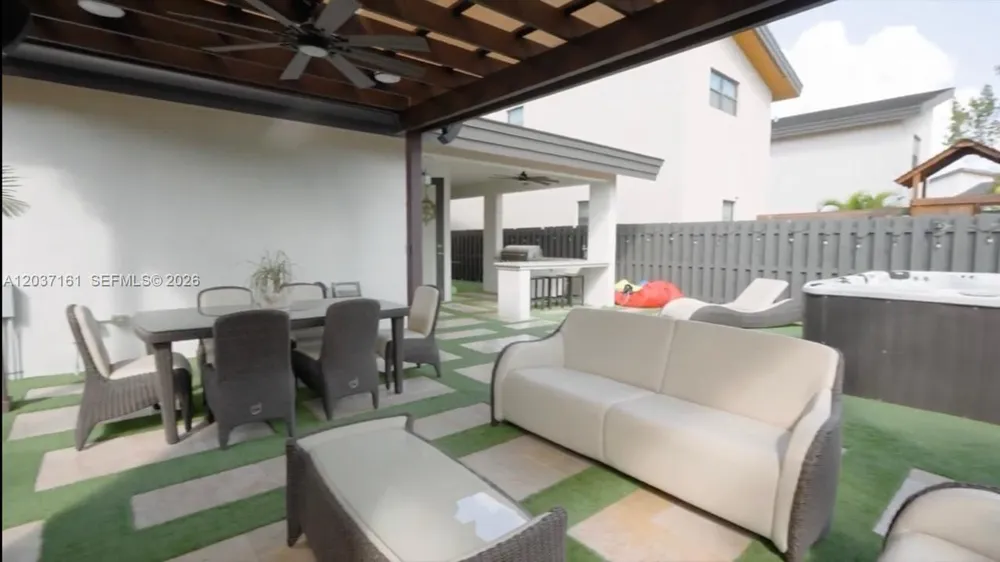 7661 NW 103rd Ct Doral, FL 33178