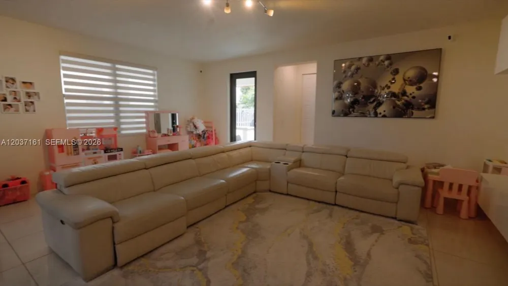 7661 NW 103rd Ct Doral, FL 33178