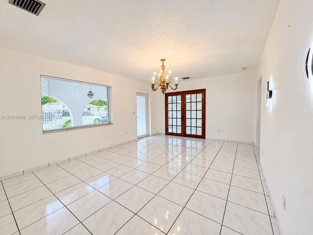 911 NW 30th Pl #911 Miami, FL 33125
