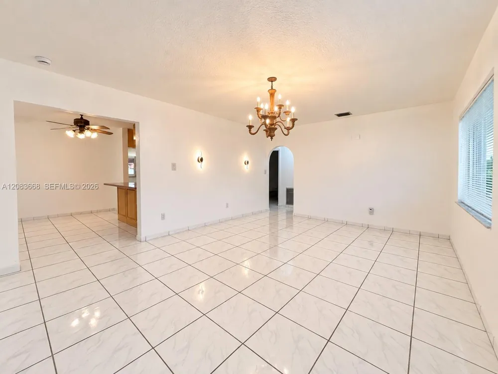911 NW 30th Pl #911 Miami, FL 33125