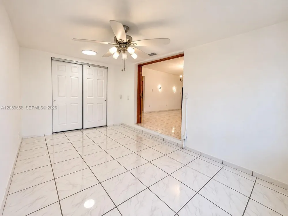 911 NW 30th Pl #911 Miami, FL 33125