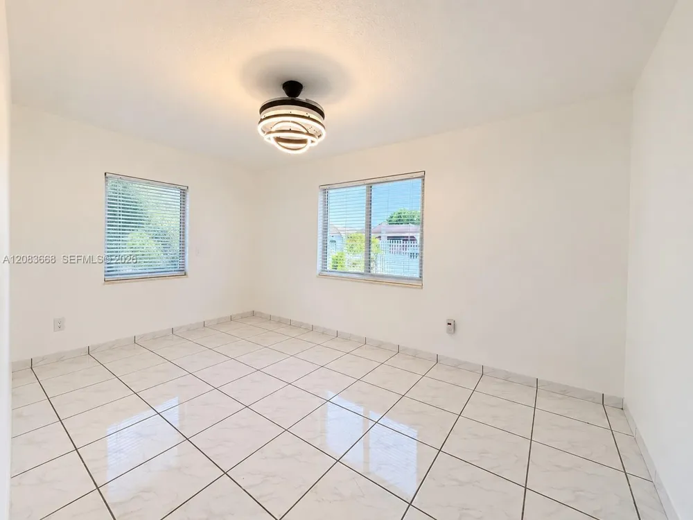 911 NW 30th Pl #911 Miami, FL 33125
