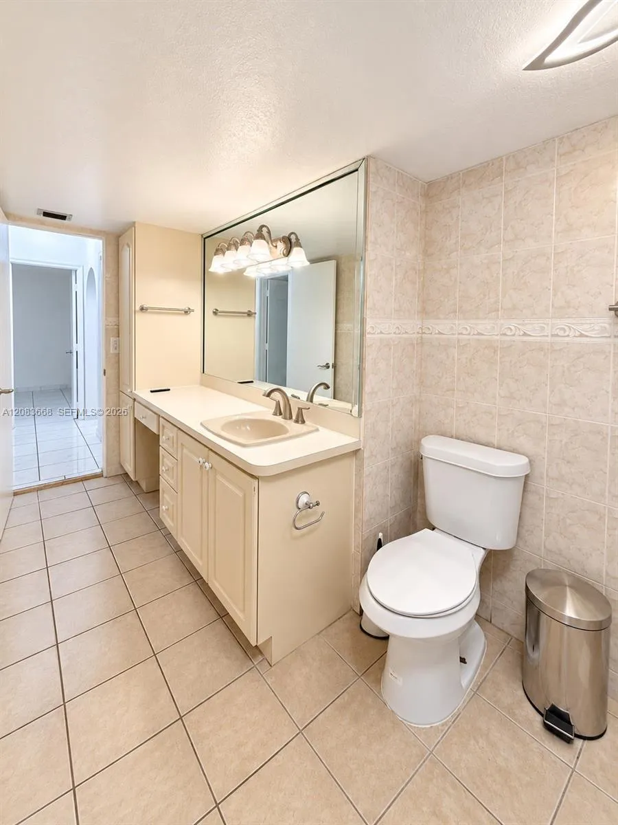 911 NW 30th Pl #911 Miami, FL 33125
