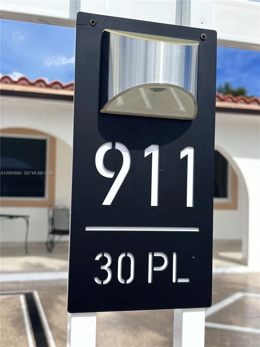 911 NW 30th Pl #911 Miami, FL 33125