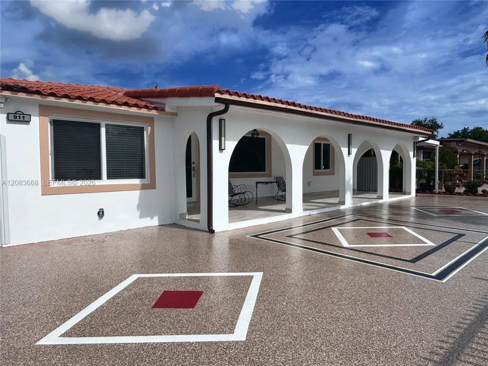 911 NW 30th Pl #911 Miami, FL 33125