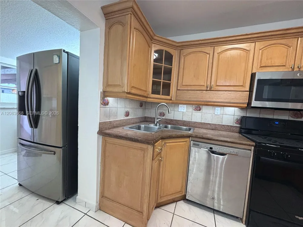 911 NW 30th Pl #911 Miami, FL 33125