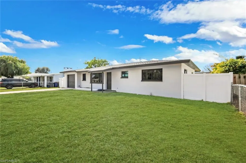 1389 Pine Avenue North Fort Myers, FL 33917