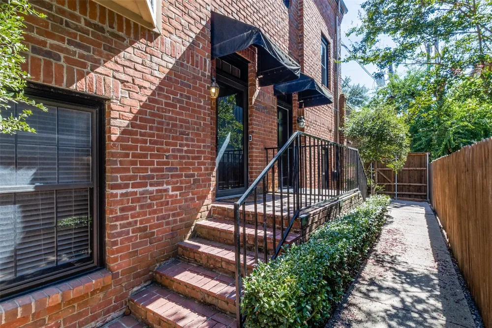 4231 Holland Avenue #D Dallas, TX 75219