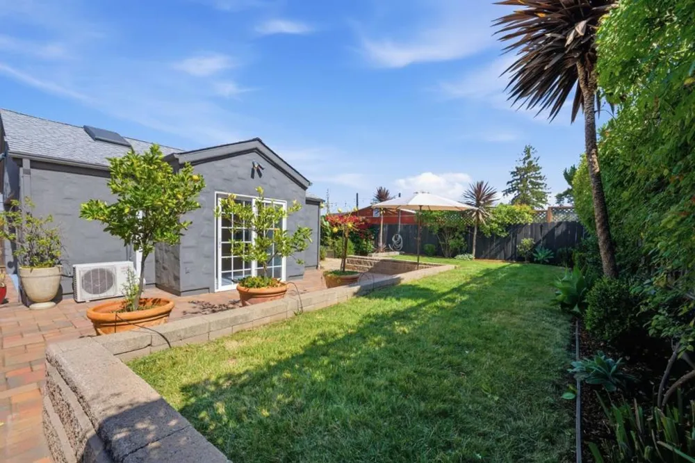 2719 Brewster Avenue Redwood City, CA 94062