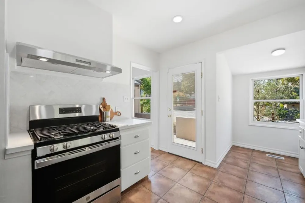 2719 Brewster Avenue Redwood City, CA 94062