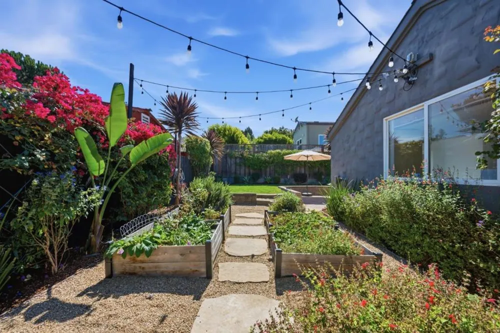 2719 Brewster Avenue Redwood City, CA 94062