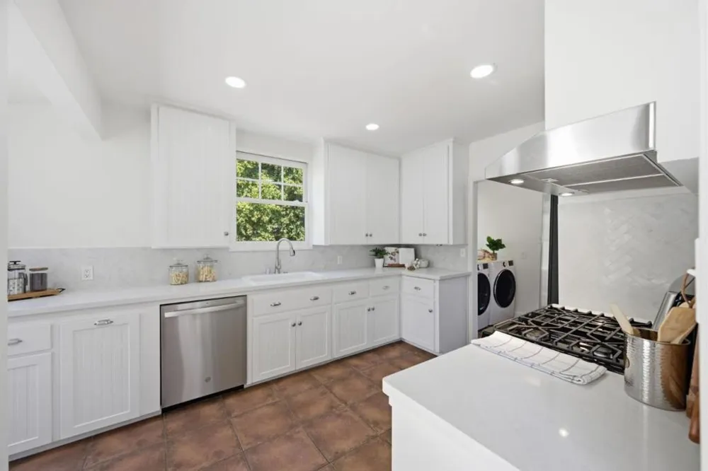 2719 Brewster Avenue Redwood City, CA 94062