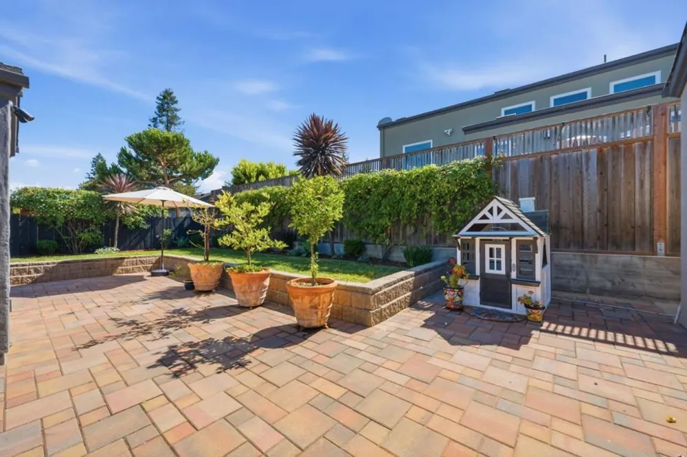2719 Brewster Avenue Redwood City, CA 94062