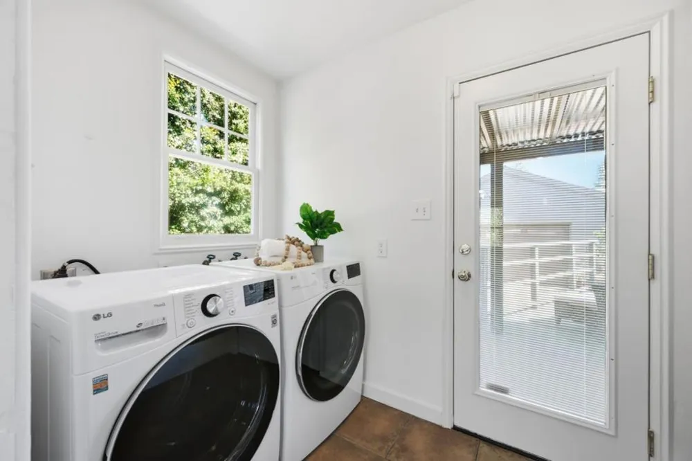 2719 Brewster Avenue Redwood City, CA 94062