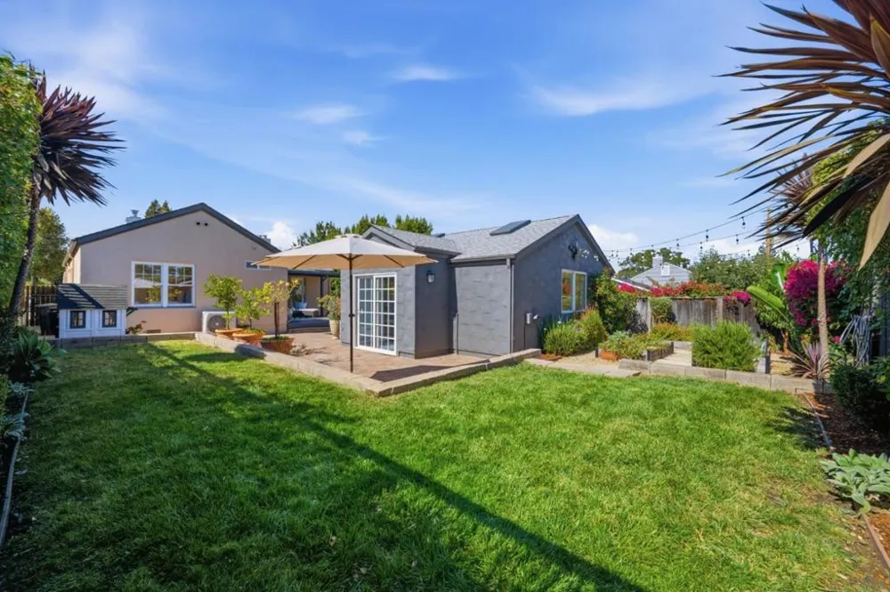 2719 Brewster Avenue Redwood City, CA 94062