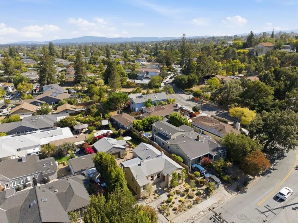 2719 Brewster Avenue Redwood City, CA 94062