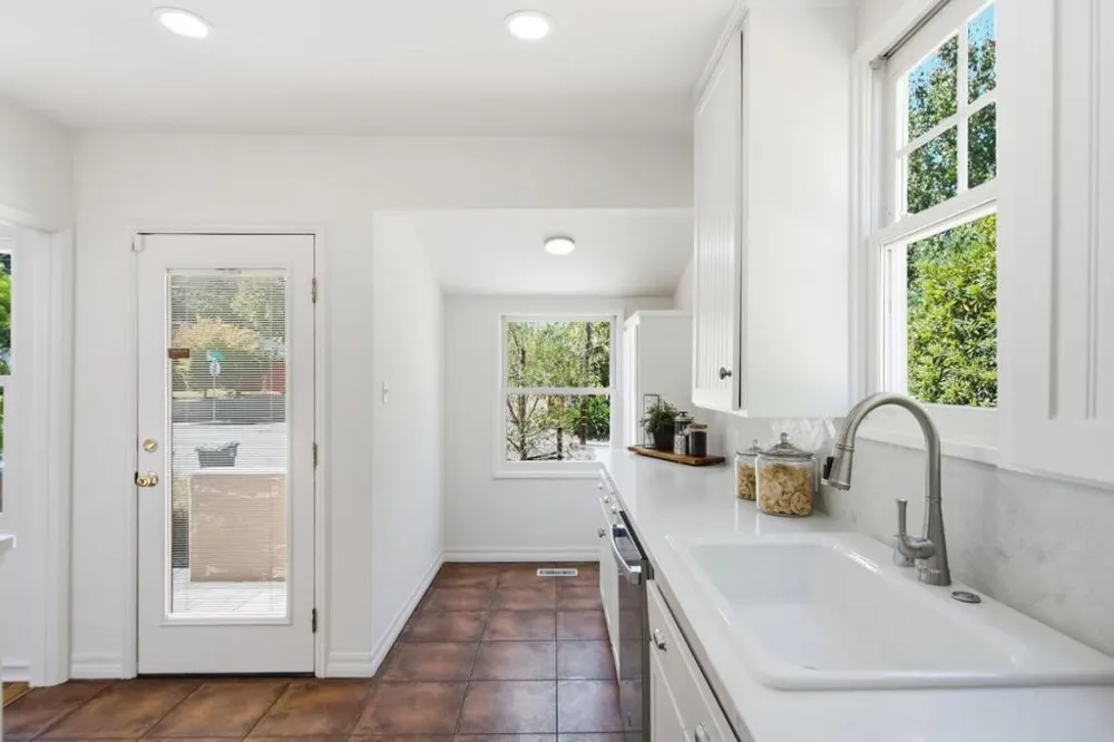2719 Brewster Avenue Redwood City, CA 94062