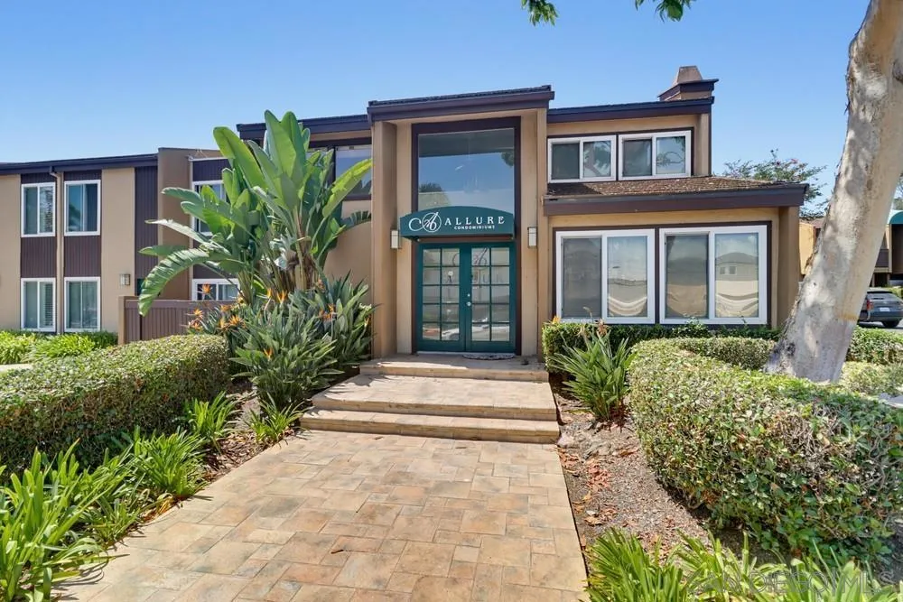3454 Castle Glen #228 San Diego, CA 92123
