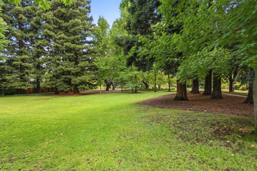 216 Yarborough Lane Redwood City, CA 94061