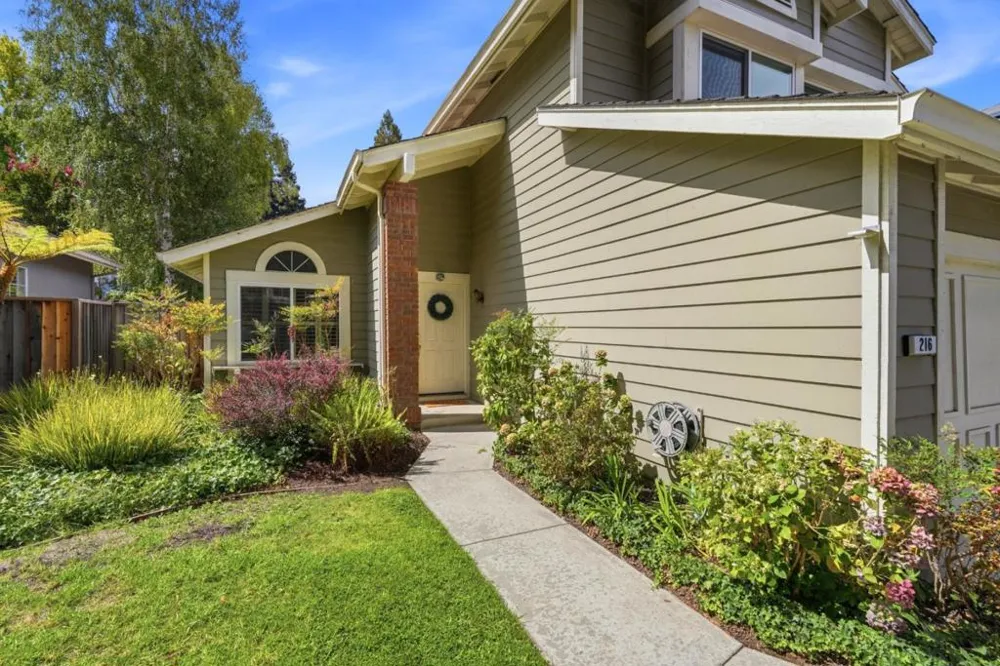 216 Yarborough Lane Redwood City, CA 94061
