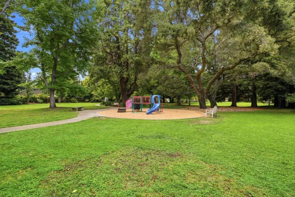 216 Yarborough Lane Redwood City, CA 94061