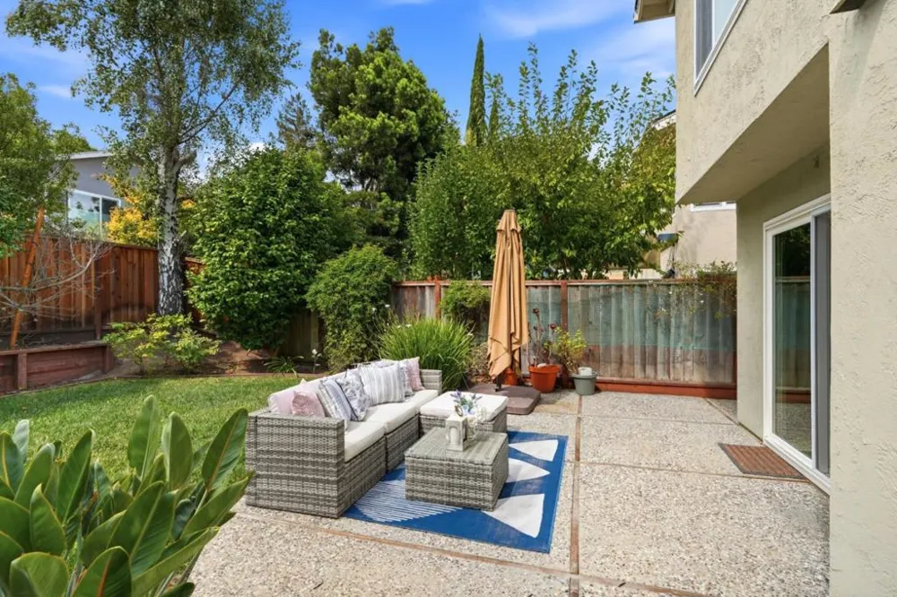 216 Yarborough Lane Redwood City, CA 94061