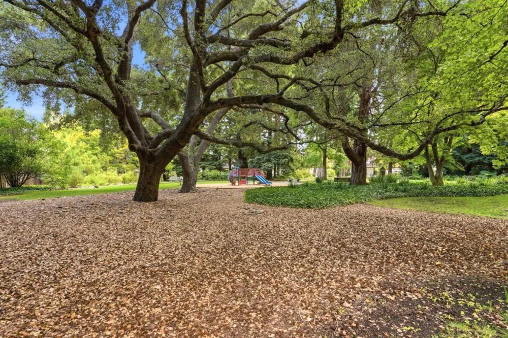 216 Yarborough Lane Redwood City, CA 94061