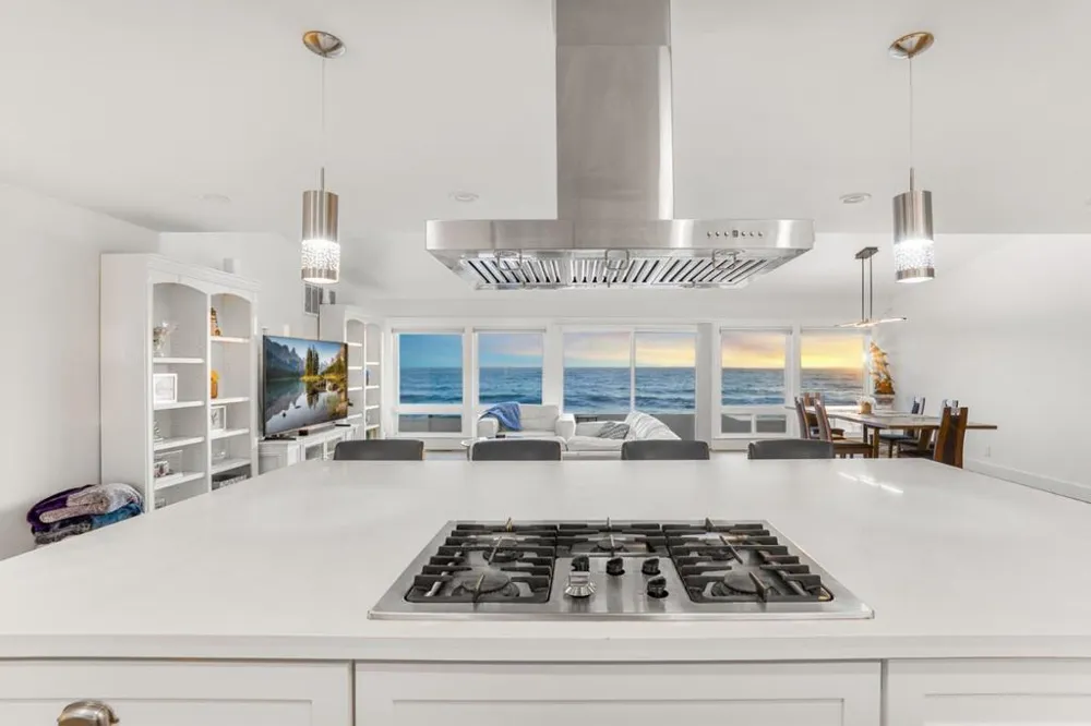204 Shoreview Avenue Pacifica, CA 94044