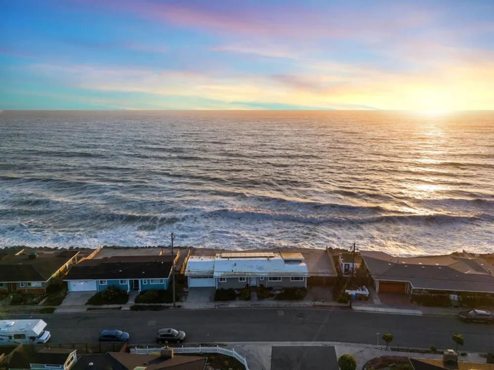 204 Shoreview Avenue Pacifica, CA 94044