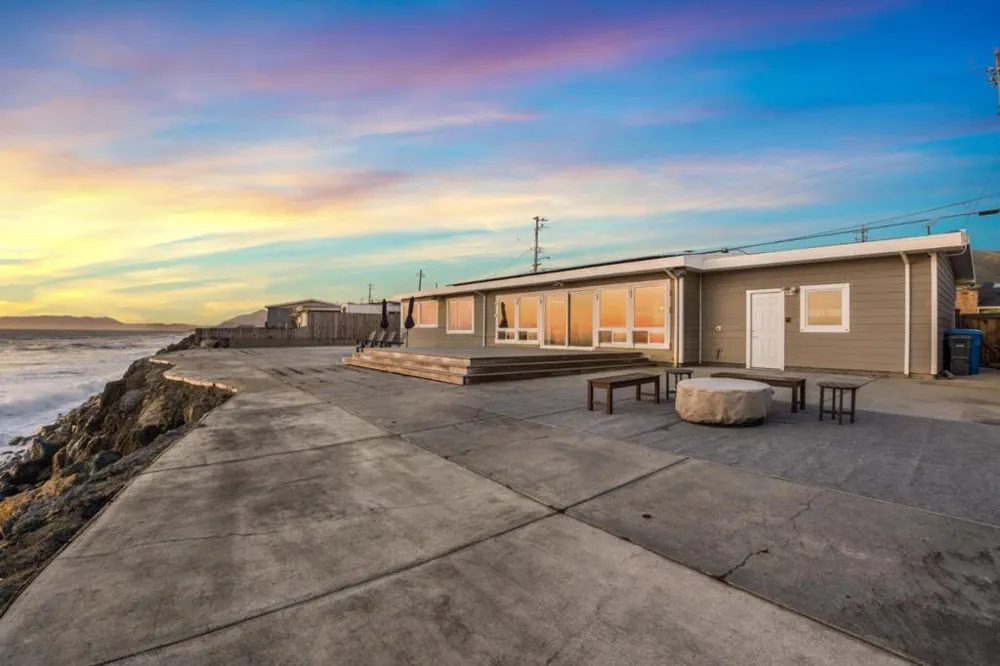 204 Shoreview Avenue Pacifica, CA 94044